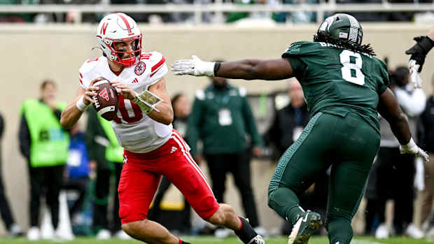 Heinrich Haarberg pressured by Michigan State 2023 USATSI_21816553